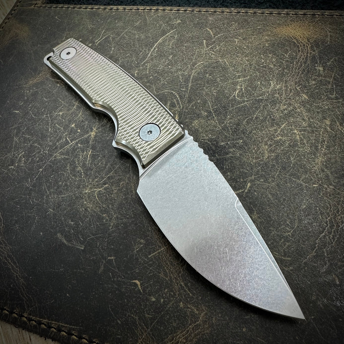 Roosevelt Fixed Blade - XHP Blade, Bronze Titanium Scales – OZ